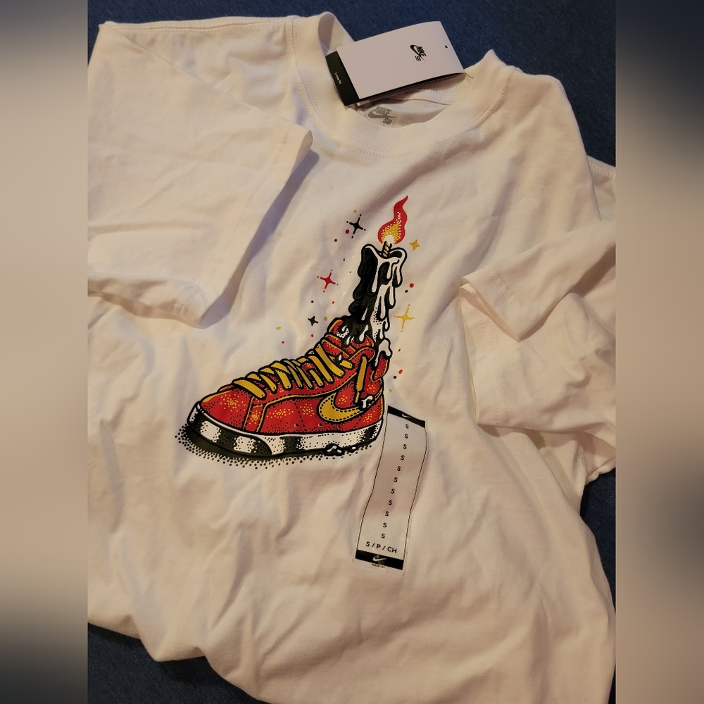 NWT Men's Nike SB Tee Small